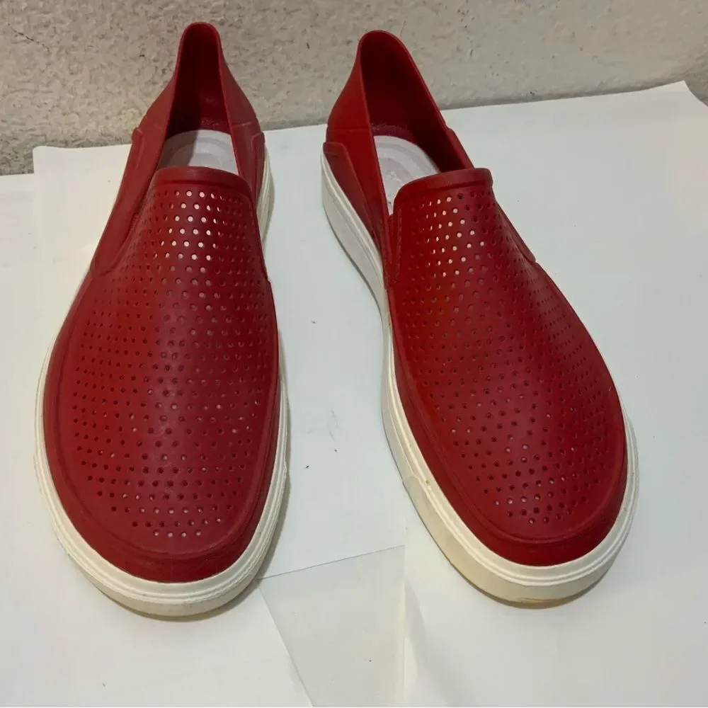 Crocs red white Men’s size 9